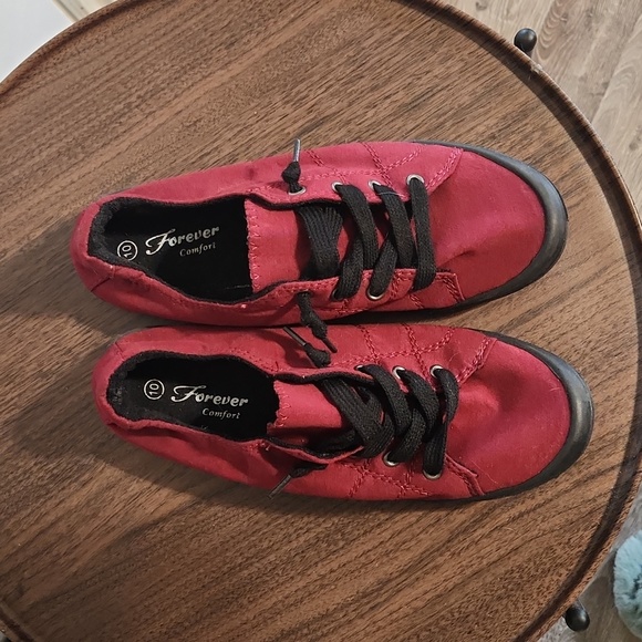 Sneakers - Picture 1 of 4